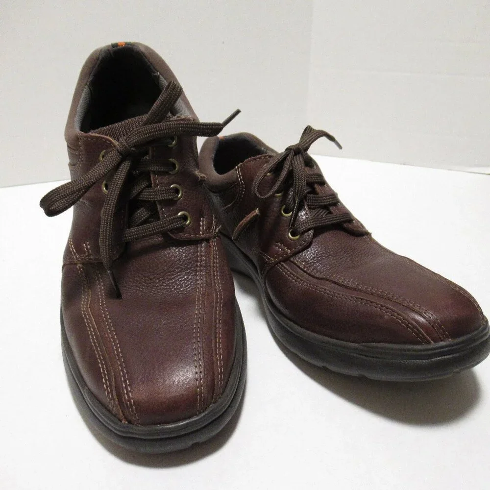 Men's Size 10.5 Clarks shoes